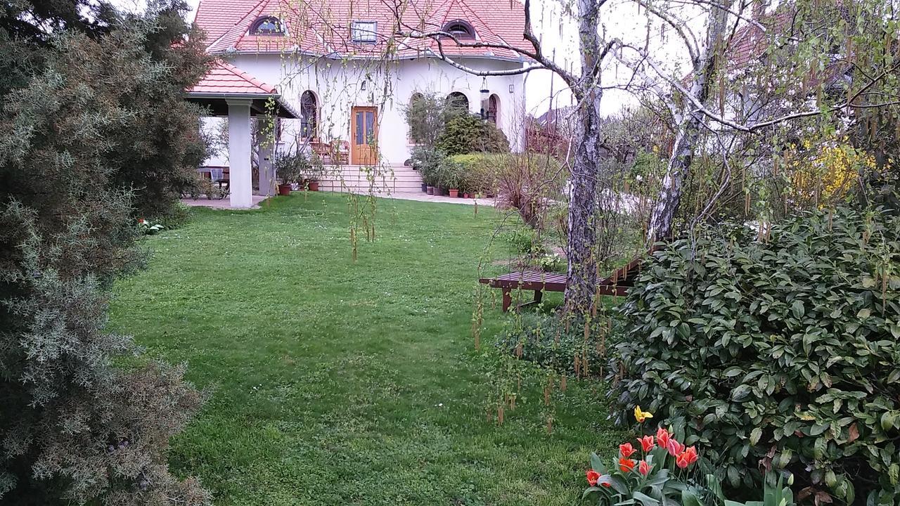 Frutta Villa แชร์สเซกโตไม ภายนอก รูปภาพ